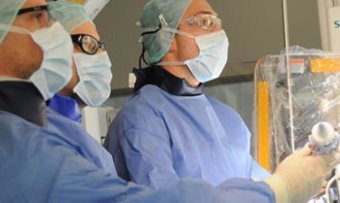 Междисциплинарная команда специалистов центра ISAH  проводит имплантацию Mitra-Clip в лаборатории катетеризации сердца